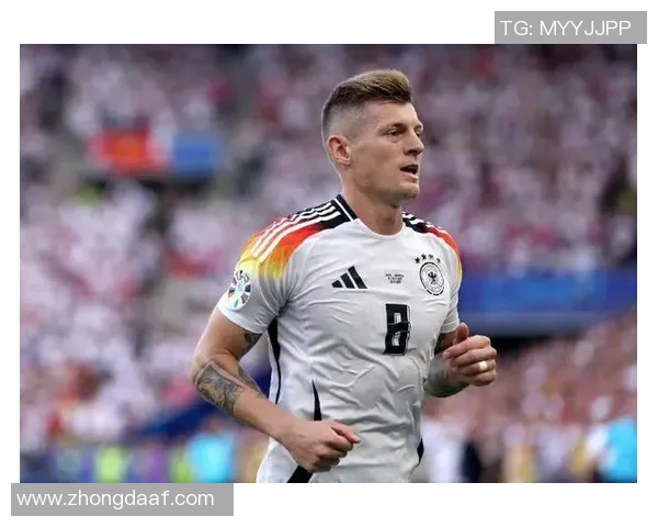 克罗斯在足球世界的传奇之路与未来发展展望