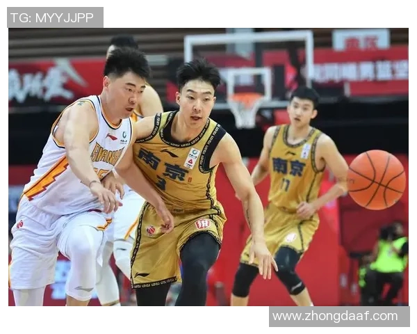 天津男篮迎战南京同曦全力争胜展现实力与团队合作精神 天津男篮迎战南京同曦全力争胜展现实力与团队合作精神