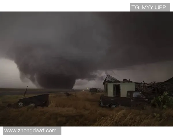 火花与风暴的较量究竟谁更强大探讨自然力量的对比与影响