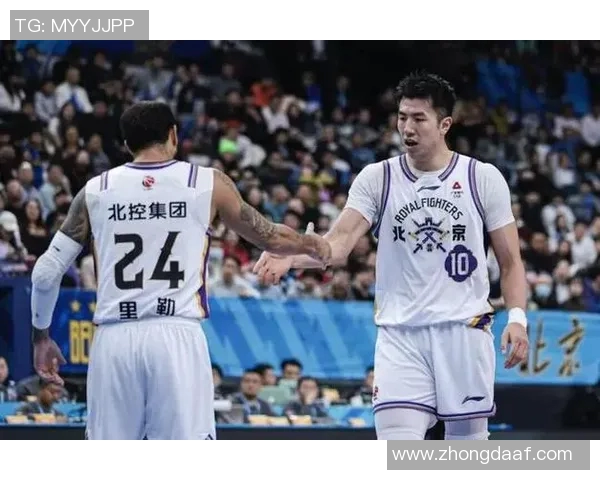 邹雨宸的篮球之路与成长故事:从青涩少年到职业球员的蜕变历程 邹雨宸的篮球之路与成长故事:从青涩少年到职业球员的蜕变历程