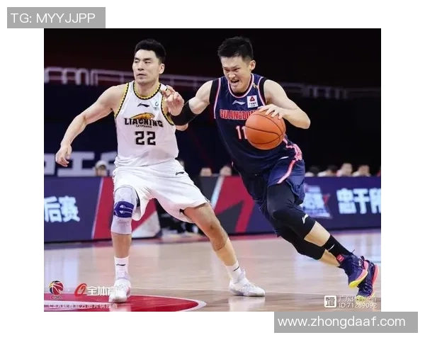 周鹏:从篮球场上的拼搏者到生活中的榜样,激励年轻一代追逐梦想的传奇之路 周鹏:从篮球场上的拼搏者到生活中的榜样,激励年轻一代追逐梦想的传奇之路