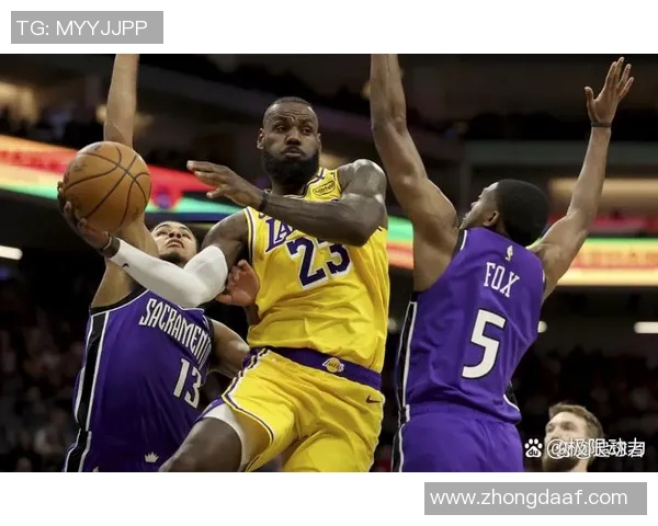 詹姆斯创历史新纪录成首位四万分一万板一万助球员